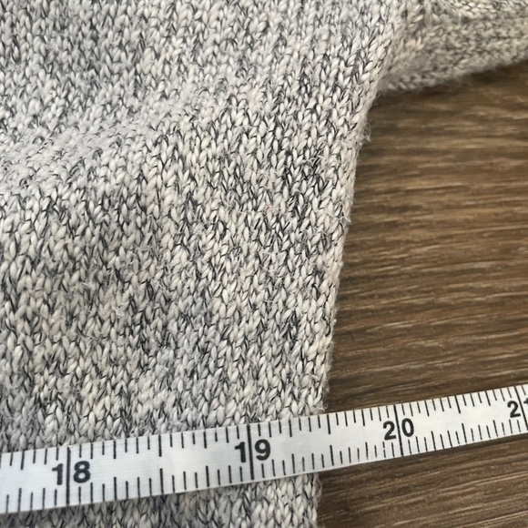 Brandy Melville V-Neck Sweater Gray OS Cozy Warm Winter - Picture 7 of 10